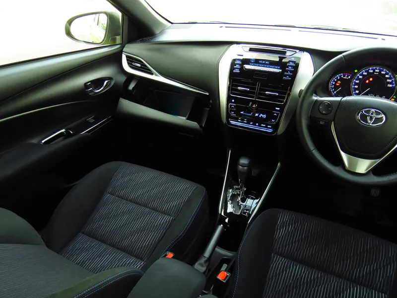 Toyota Yaris Hatchback photo 8