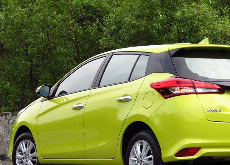 Toyota Yaris Hatchback photo 2
