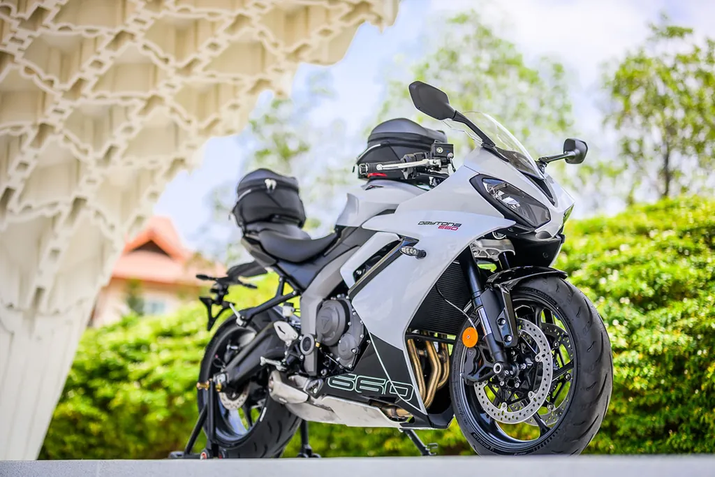 Triumph Daytona 660 photo 5