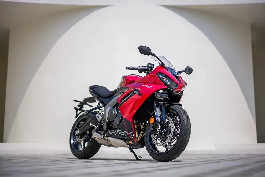 Triumph Daytona 660 photo 6