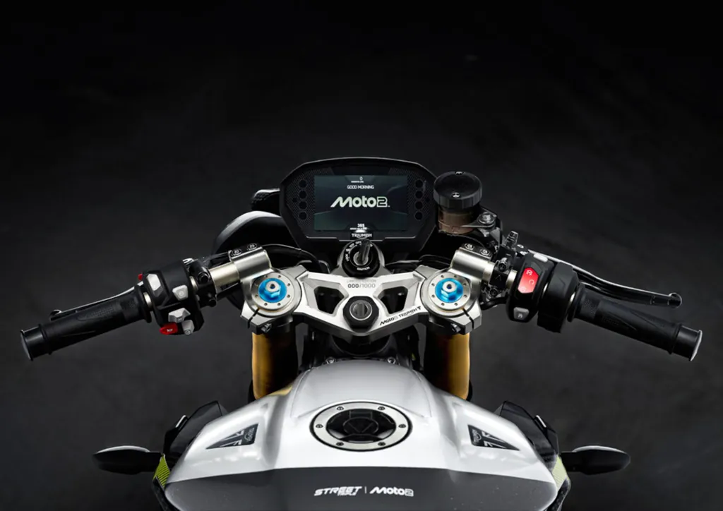 Triumph Street Triple photo 5