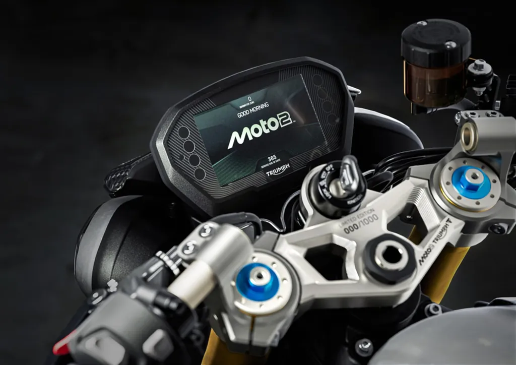 Triumph Street Triple photo 4