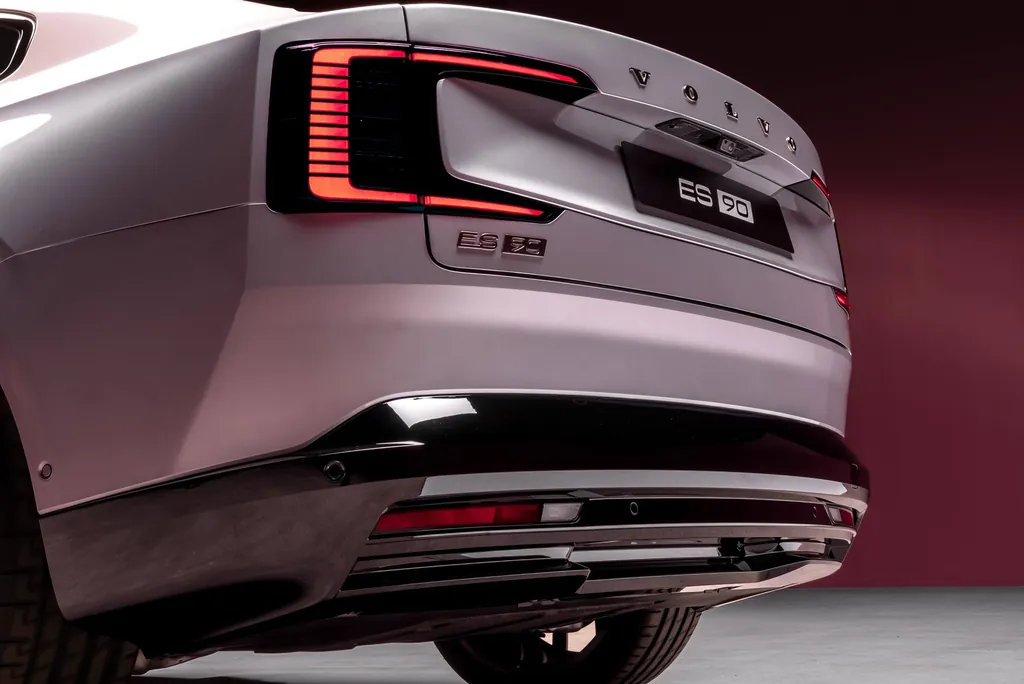 Volvo ES90 photo 2