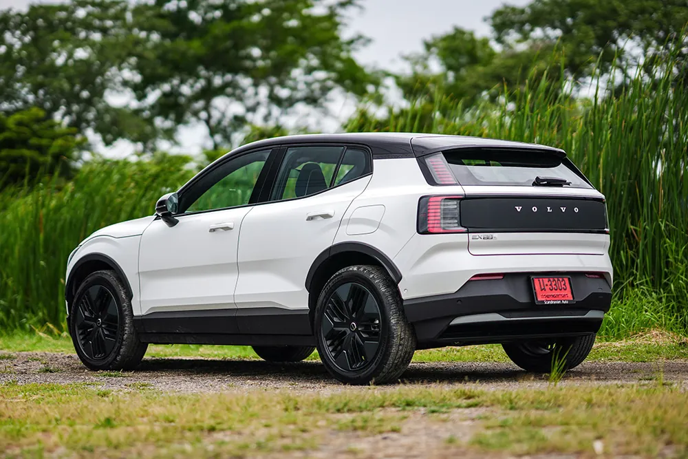 Volvo EX30 Cross Country photo 6