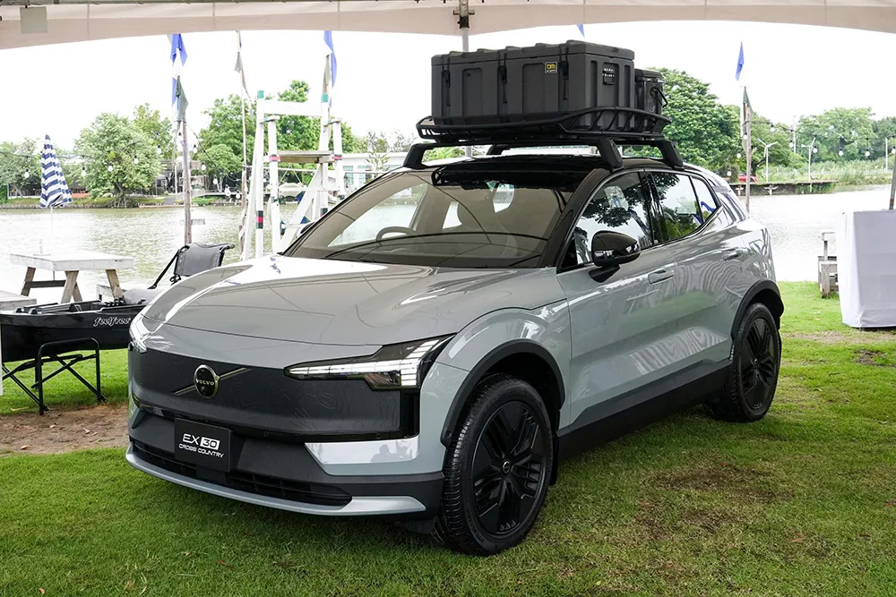 Volvo EX30 Cross Country photo 7