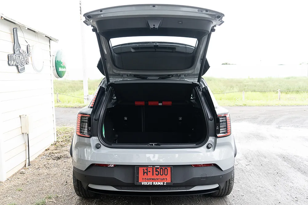 Volvo EX30 Cross Country photo 11