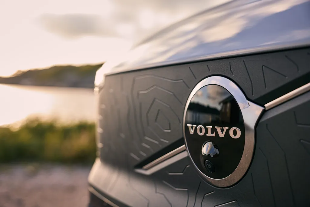 Volvo EX30 photo 2
