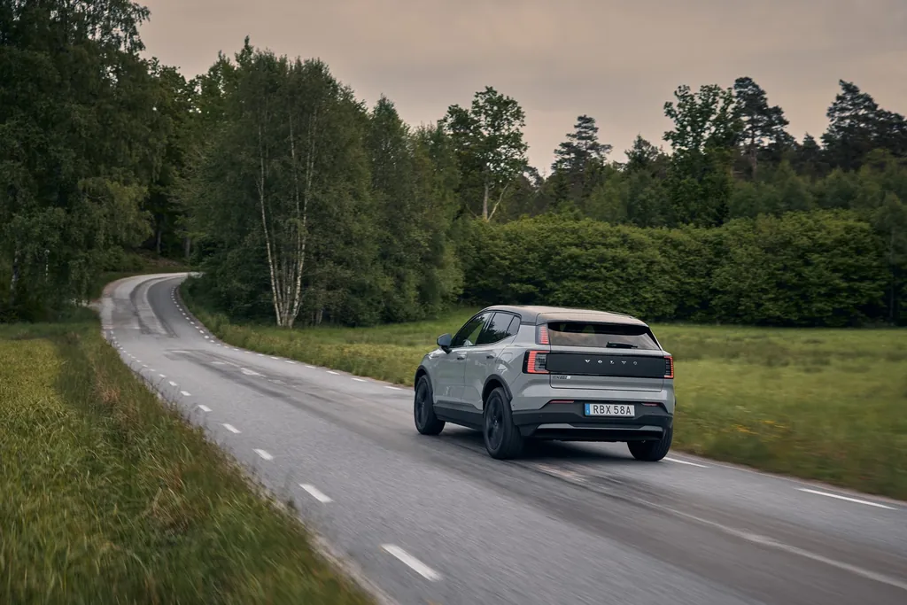 Volvo EX30 photo 6
