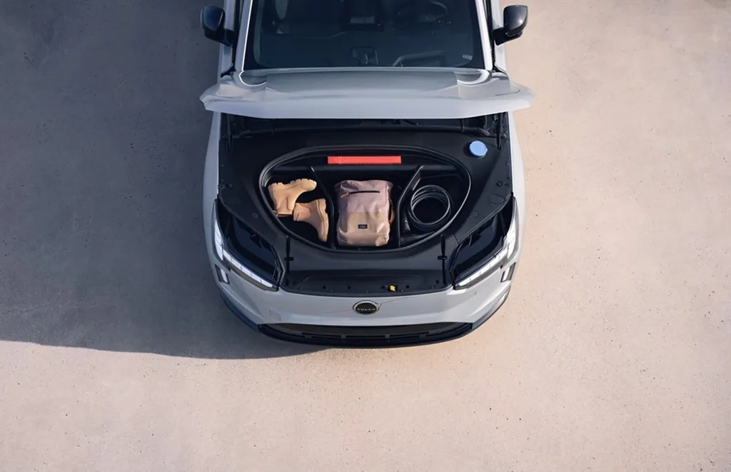 Volvo EX90 photo 3
