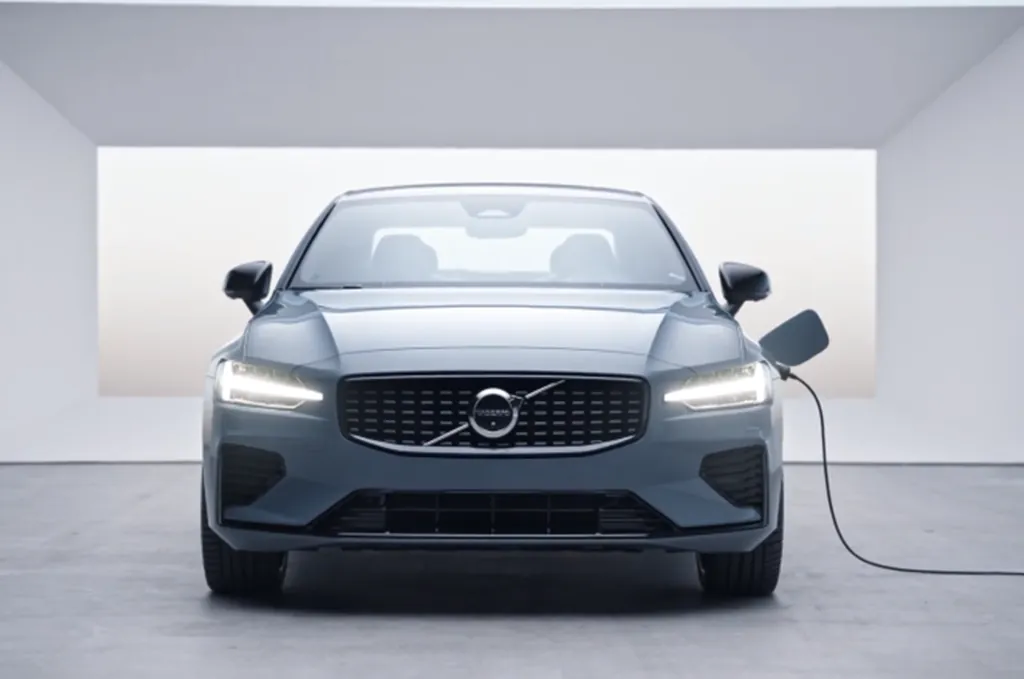 Volvo S60 photo 2