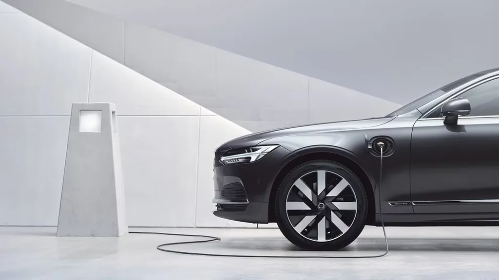 Volvo S90 photo 2