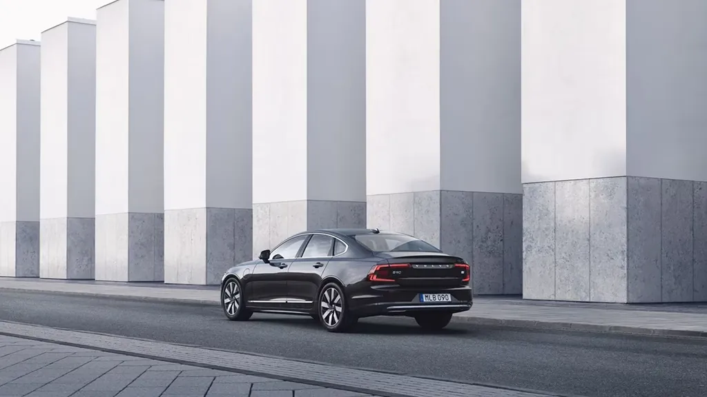 Volvo S90 photo 5