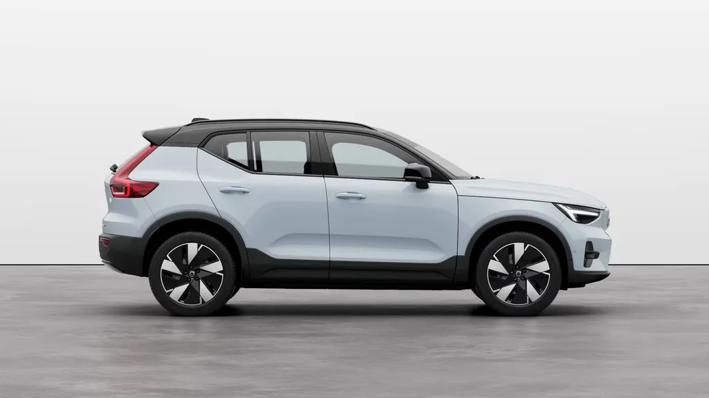 Volvo XC40 photo 2