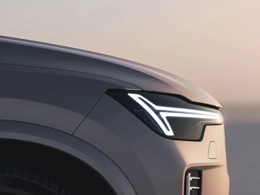 Volvo XC90 photo 2