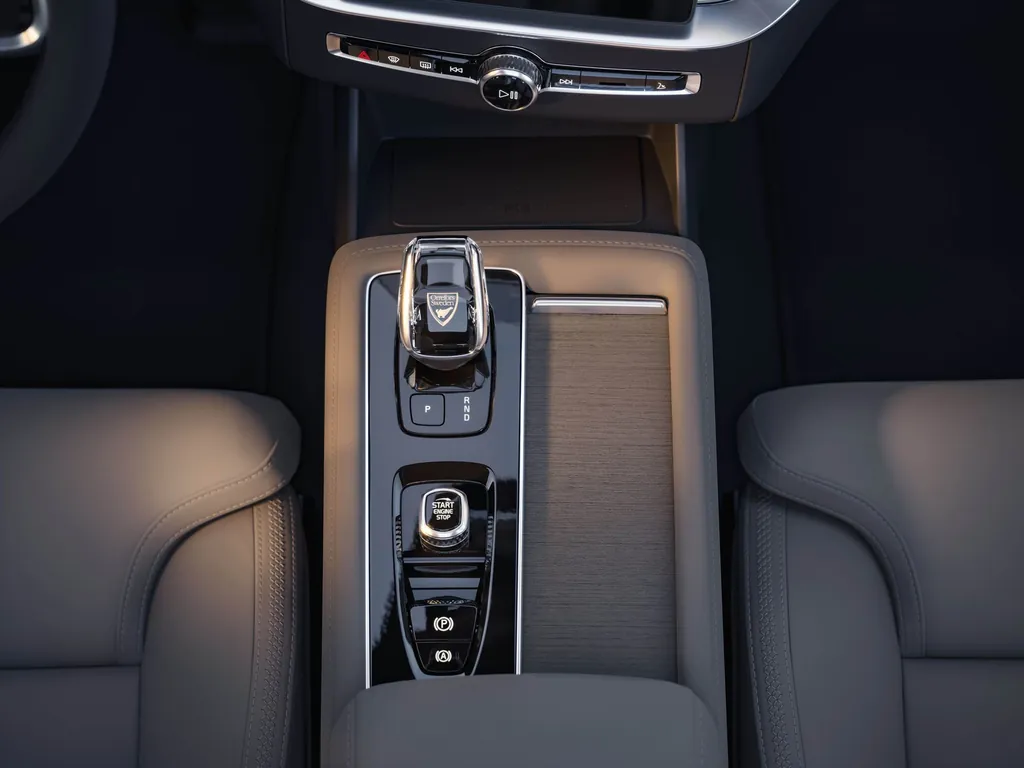 Volvo XC90 photo 3