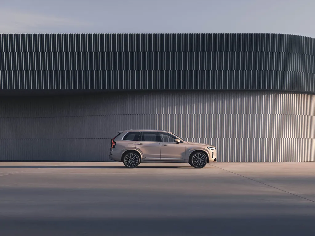 Volvo XC90 photo 4