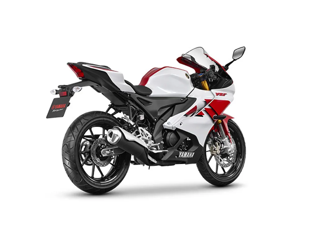 Yamaha R15 photo 5