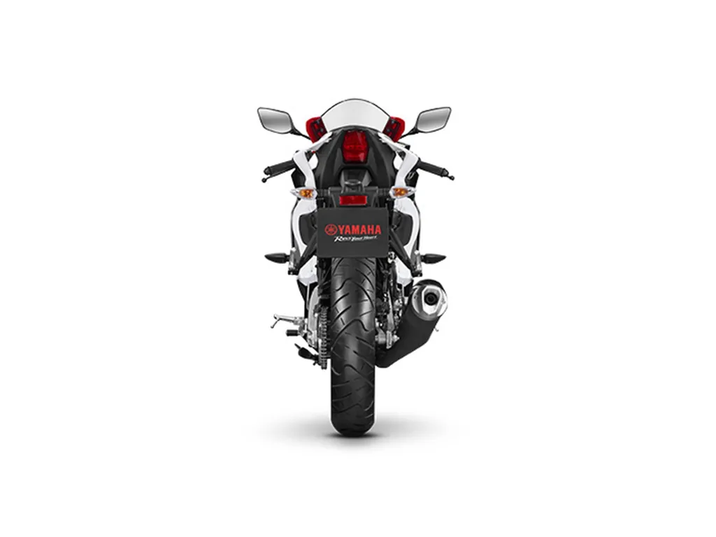 Yamaha R15 photo 4