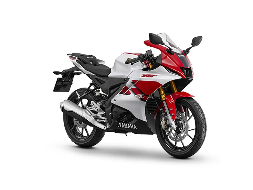 Yamaha R15 photo 3