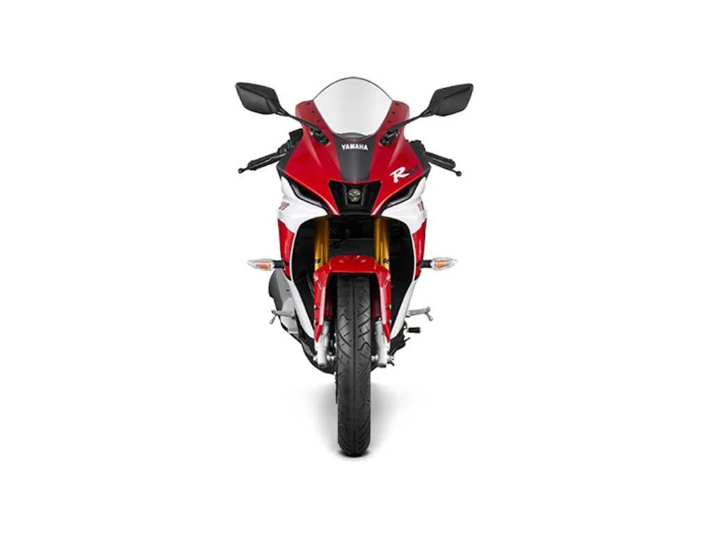 Yamaha R15 photo 2
