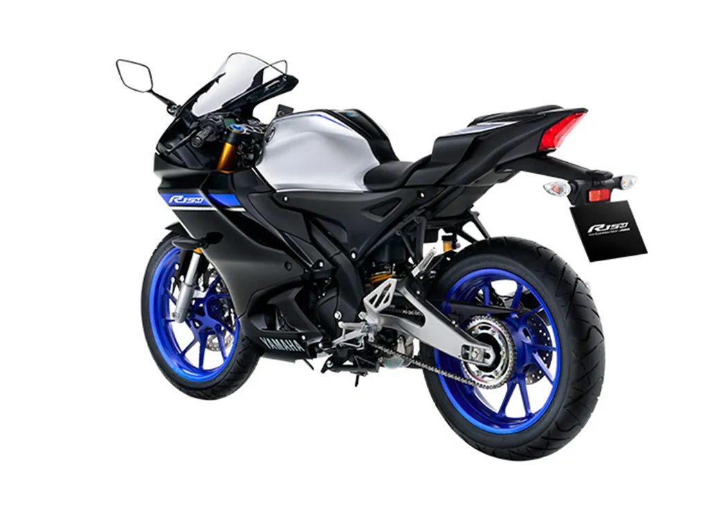 Yamaha R15M photo 5