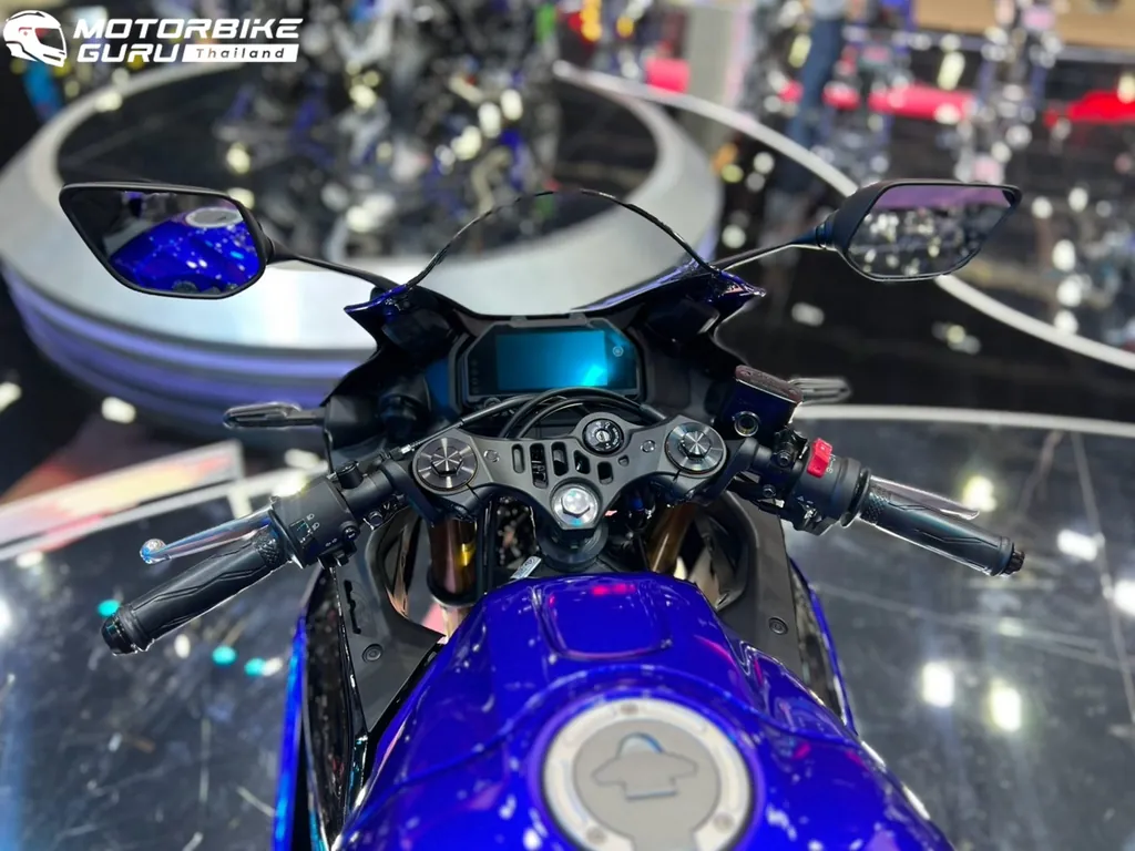Yamaha R3 photo 3
