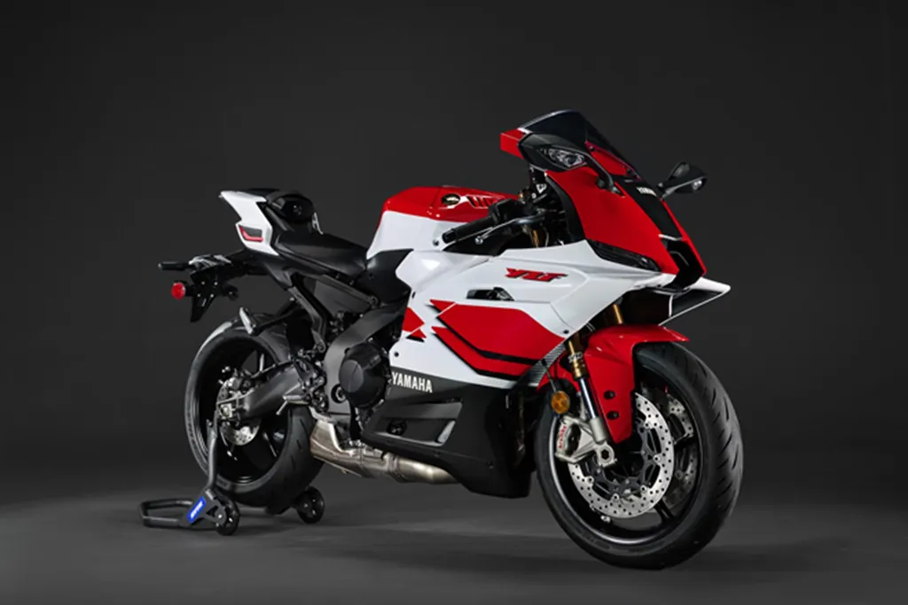 Yamaha R9