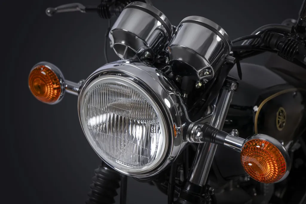 Yamaha SR400 photo 2