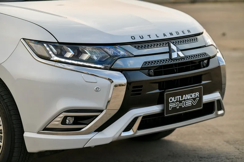 Mitsubishi Outlander ราคาและรีวิว