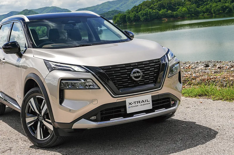 Nissan X-Trail E ราคาและรีวิว