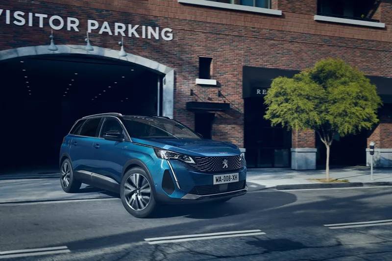 Peugeot 5008 ราคาและรีวิว