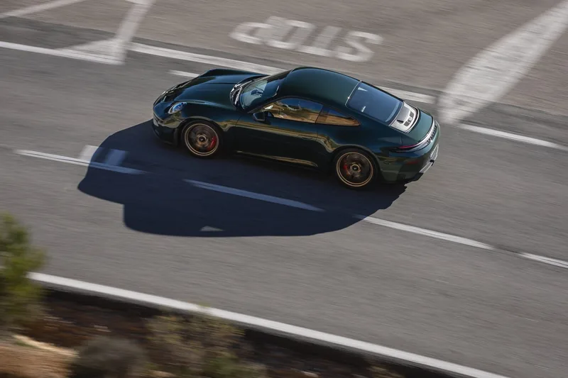 Porsche 911 ราคาและรีวิว