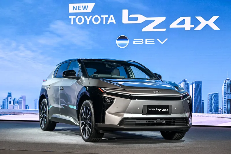 Toyota BZ4X AWD ราคาและรีวิว