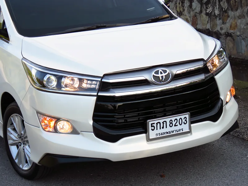 Toyota Innova Crysta ราคาและรีวิว