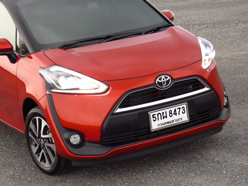 Toyota Sienta ราคาและรีวิว
